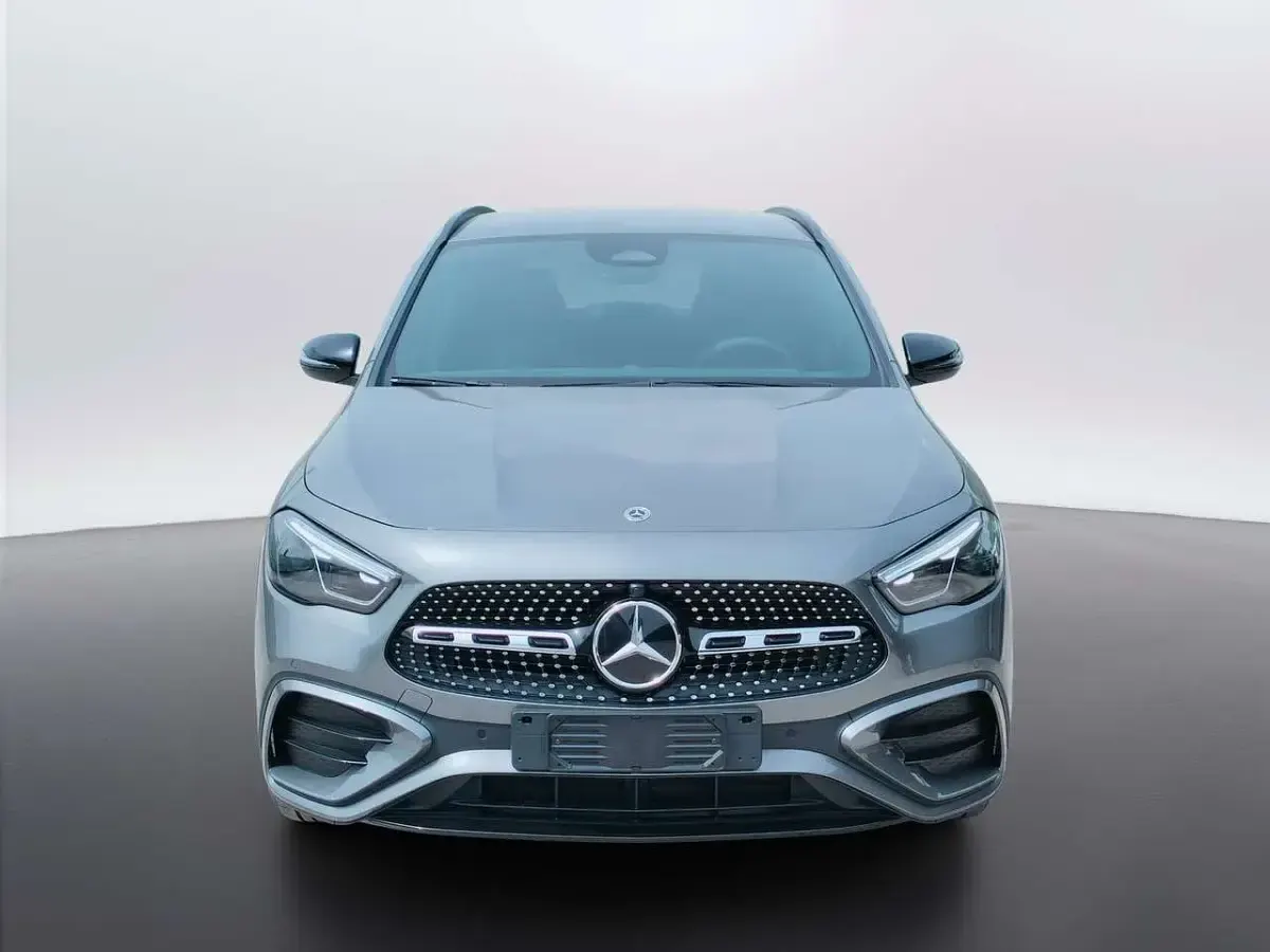 Nuova Mercedes GLA200 150 CV (110 kW) 2026 Grigio montagna SUV