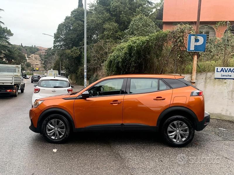 Arancione Usata 2023 Peugeot 2008 S SUV | 14.900 € (Super prezzo) - Immagine 1/4
