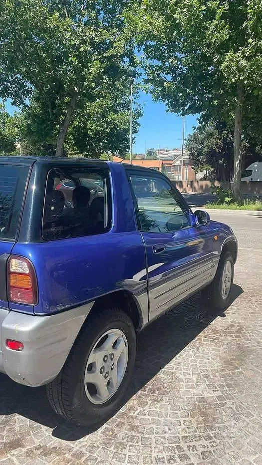 Usata Toyota RAV4 128 CV (94 kW) 1999 Blu Station wagon