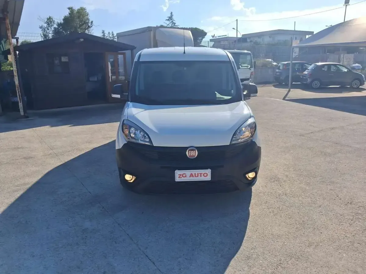Usata Fiat Doblò Lounge 105 CV (77 kW) 2022 Other Monovolume