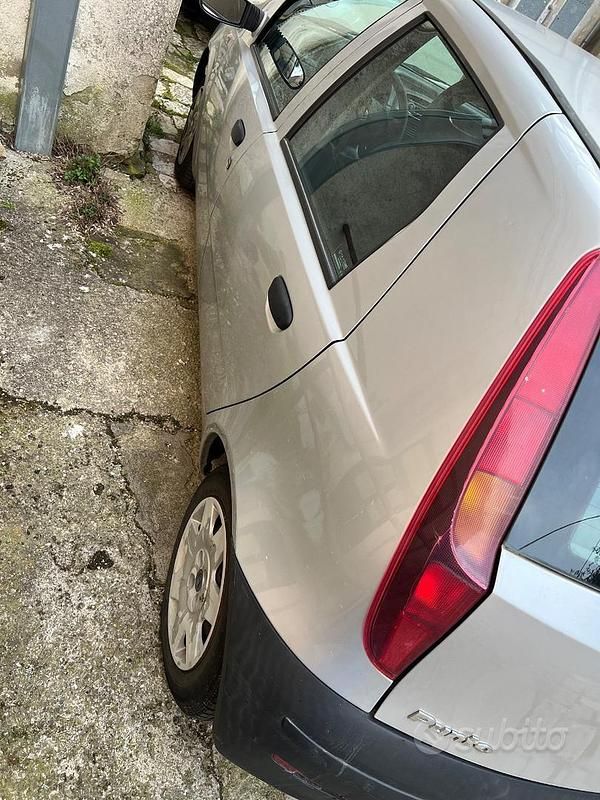 Usata Fiat Punto 69 CV (50 kW) 2006 Grigio Utilitaria