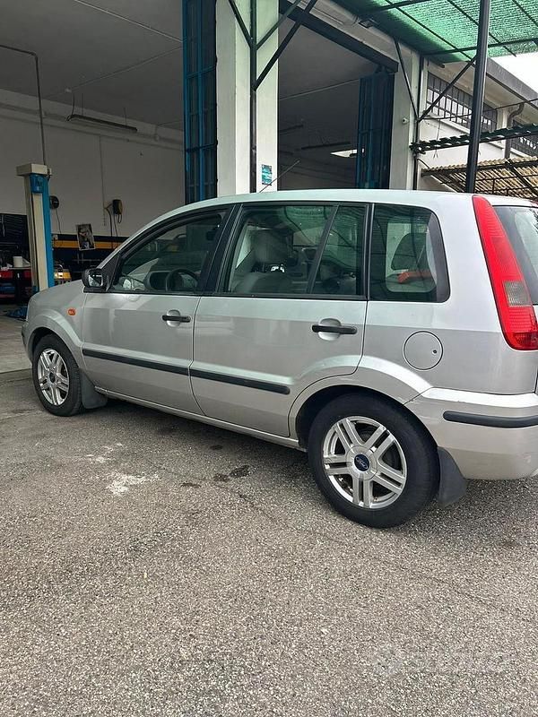 Usata Ford Fusion 80 CV (58 kW) 2003 Berlina