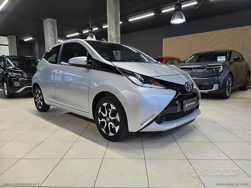 Usata Toyota Aygo X-play 69 CV (50 kW) 2018 Grigio Utilitaria