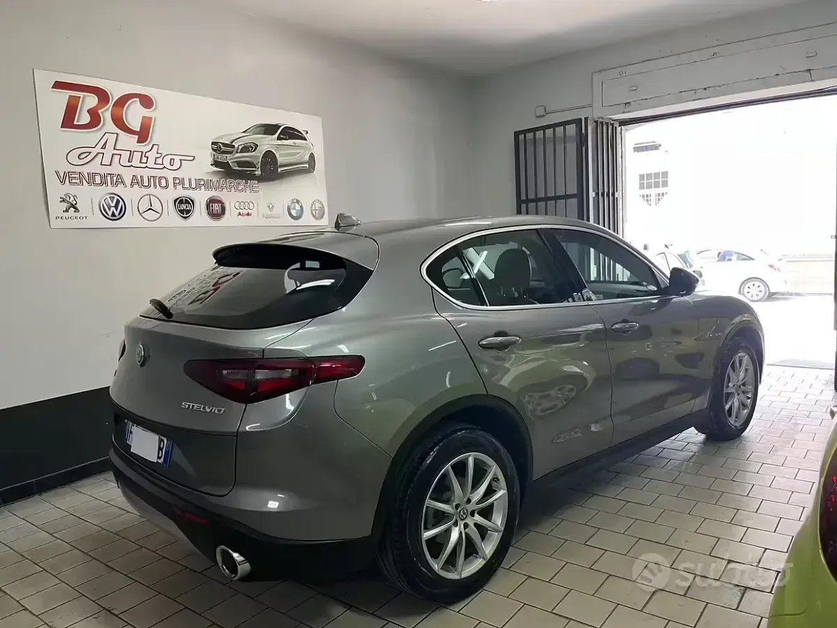 Usata Alfa Romeo Stelvio Executive 210 CV (154 kW) 2017 Grigio SUV