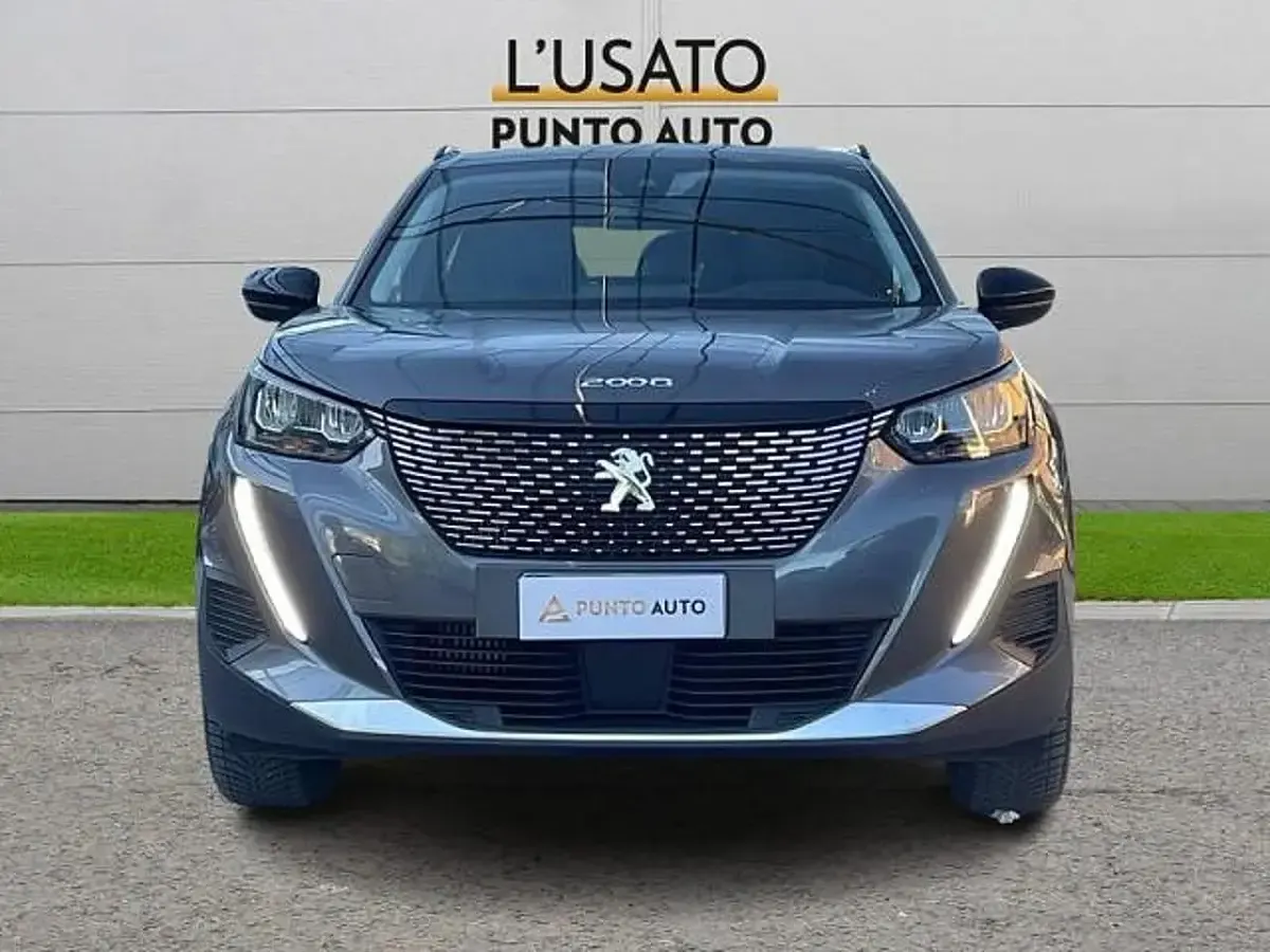 Usata Peugeot 2008 Allure 131 CV (96 kW) 2022 Grigio scuro SUV