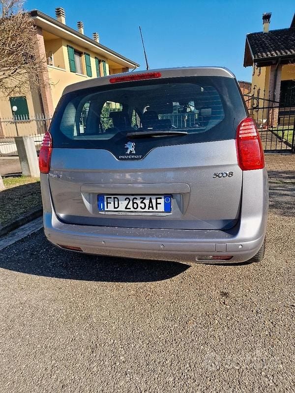 Usata Peugeot 5008 120 CV (88 kW) 2016 Grigio Monovolume