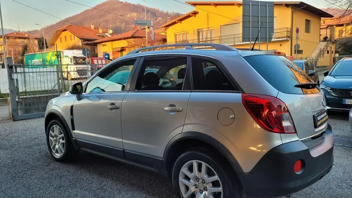 Usata Opel Antara Cosmo 163 CV (119 kW) 2011 Argento SUV