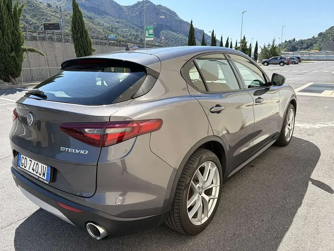 Usata Alfa Romeo Stelvio Executive 190 CV (139 kW) 2020 Grigio SUV