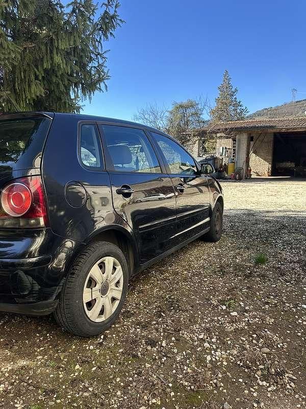 Usata VW Polo Comfortline 75 CV (55 kW) 2005 Blu Utilitaria