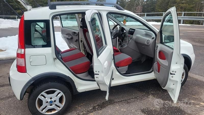 Usata Fiat Panda 4x4 Climbing 60 CV (44 kW) 2006 Bianco Utilitaria