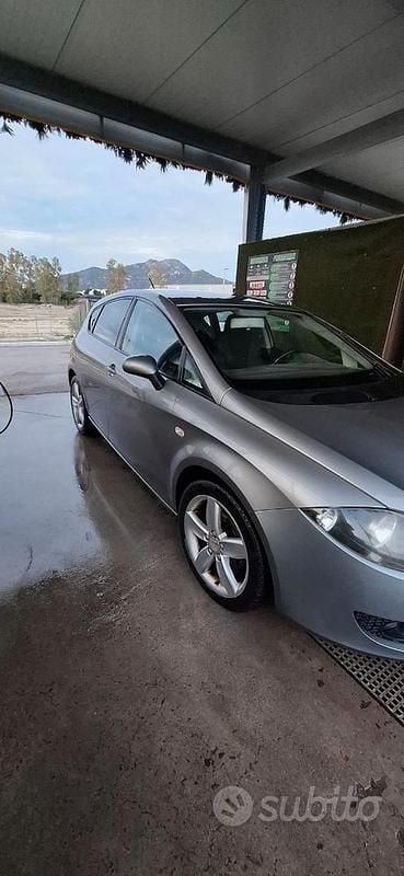 Grigio Usata 2009 Seat Leon Tre volumi | 3700 € (Cara) - Immagine 1/4