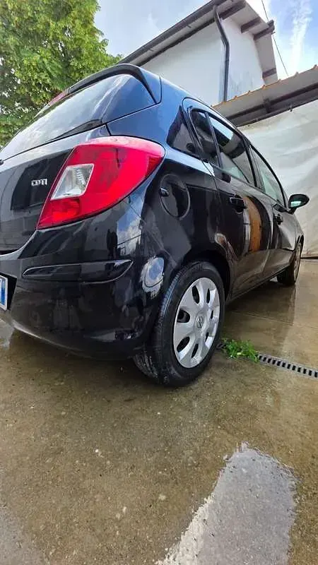 Usata Opel Corsa Edition 75 CV (55 kW) 2012 Nero Utilitaria