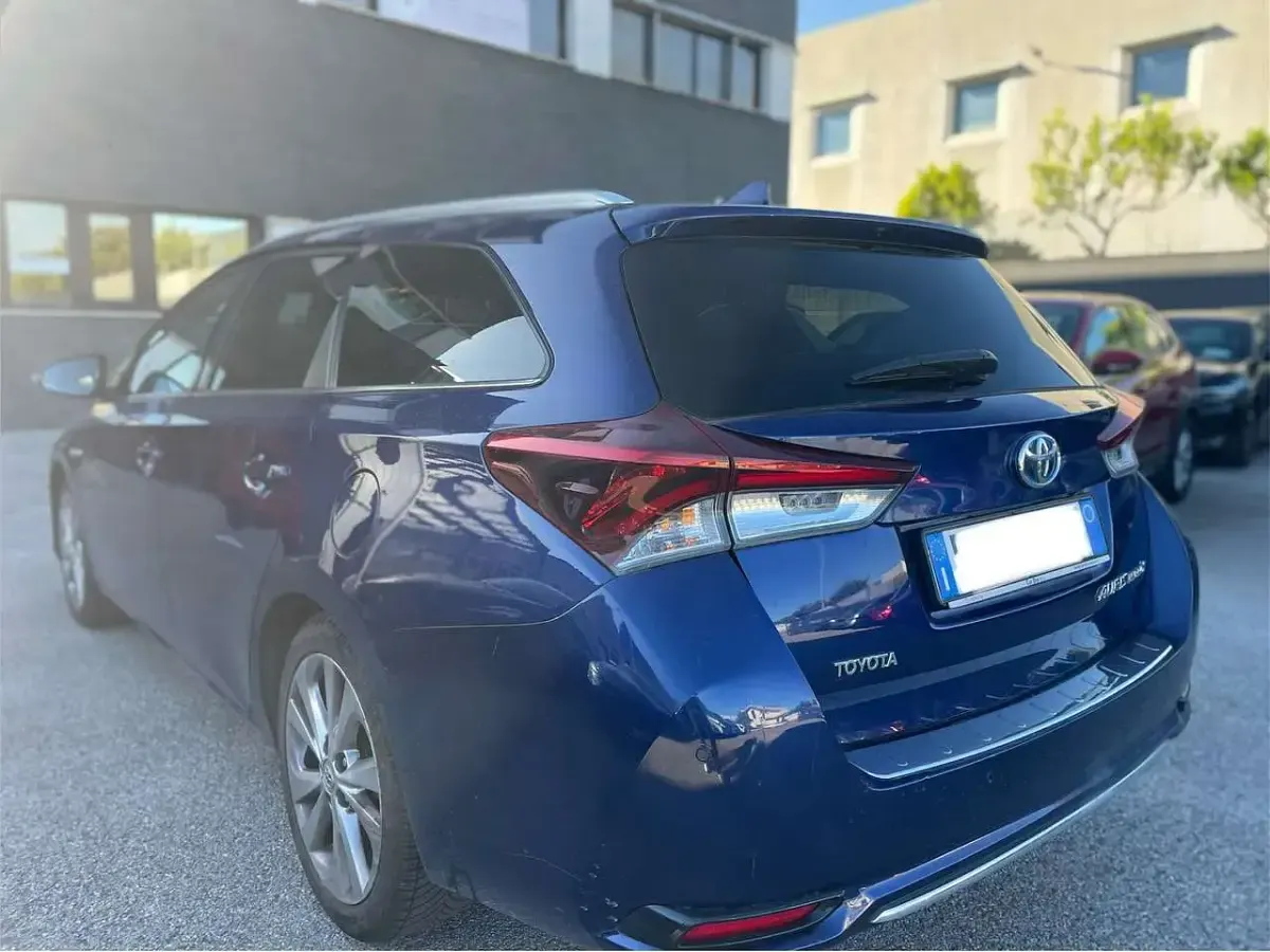 Gebraucht Toyota Auris Hybrid Lounge 101 PS (74 kW) 2015 Blau Kombi