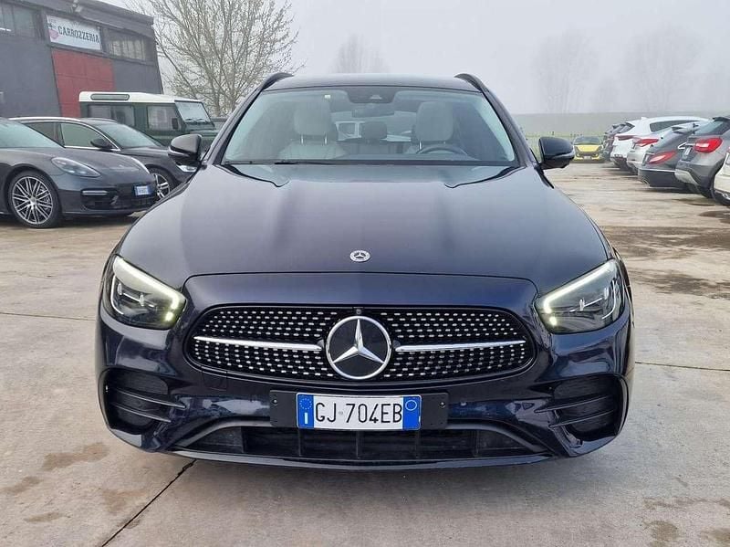 Usata Mercedes E220 Premium Plus 200 CV (147 kW) 2022 Nero Station wagon