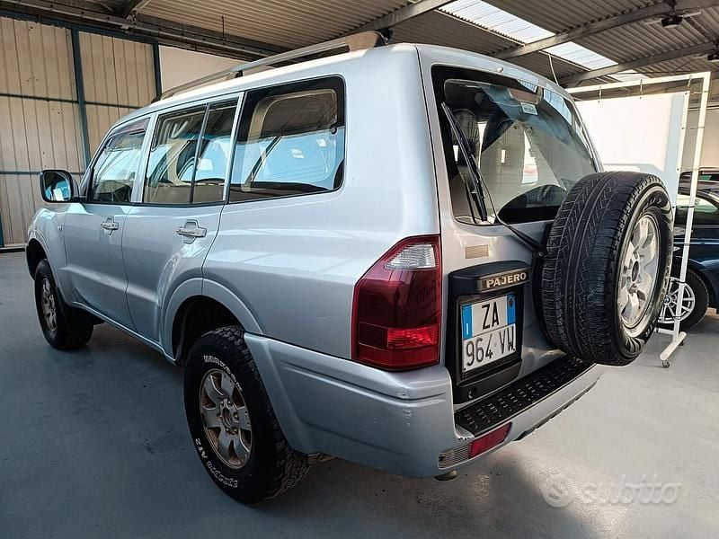 Usata Mitsubishi Pajero Instyle 160 CV (117 kW) 2005 Grigio SUV
