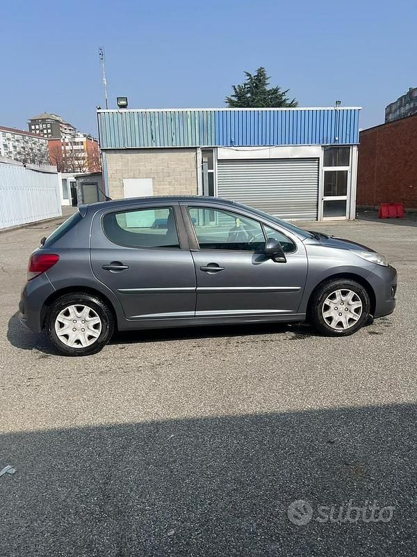 Usata Peugeot 207 75 CV (55 kW) 2011 Grigio Utilitaria