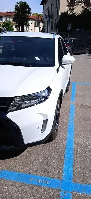 Usata Suzuki Vitara 129 CV (94 kW) 2024 Bianco SUV