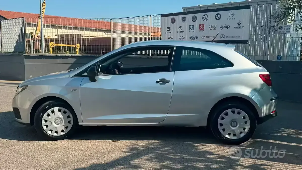 Usata Seat Ibiza Style 69 CV (50 kW) 2010 Grigio Utilitaria