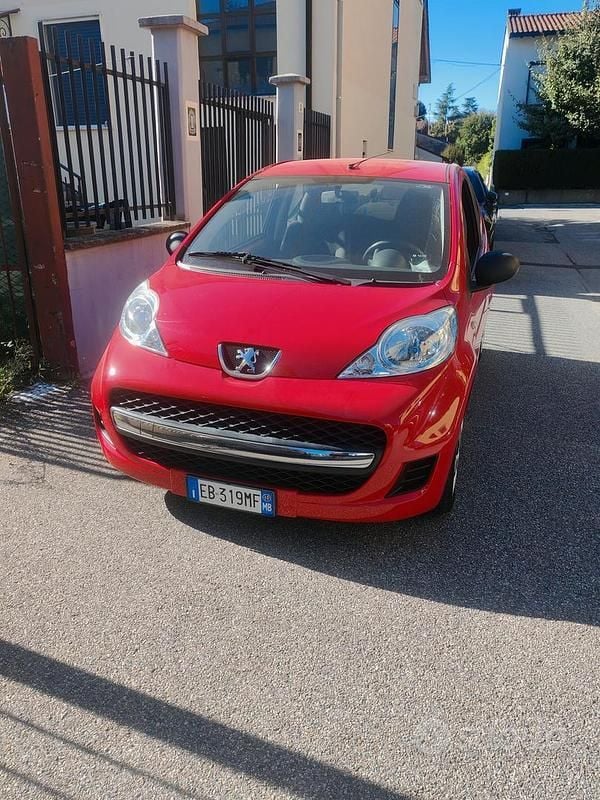 Rosso Usata 2010 Peugeot 107 Due volumi | 4000 € (Ottimo prezzo) - Immagine 1/4