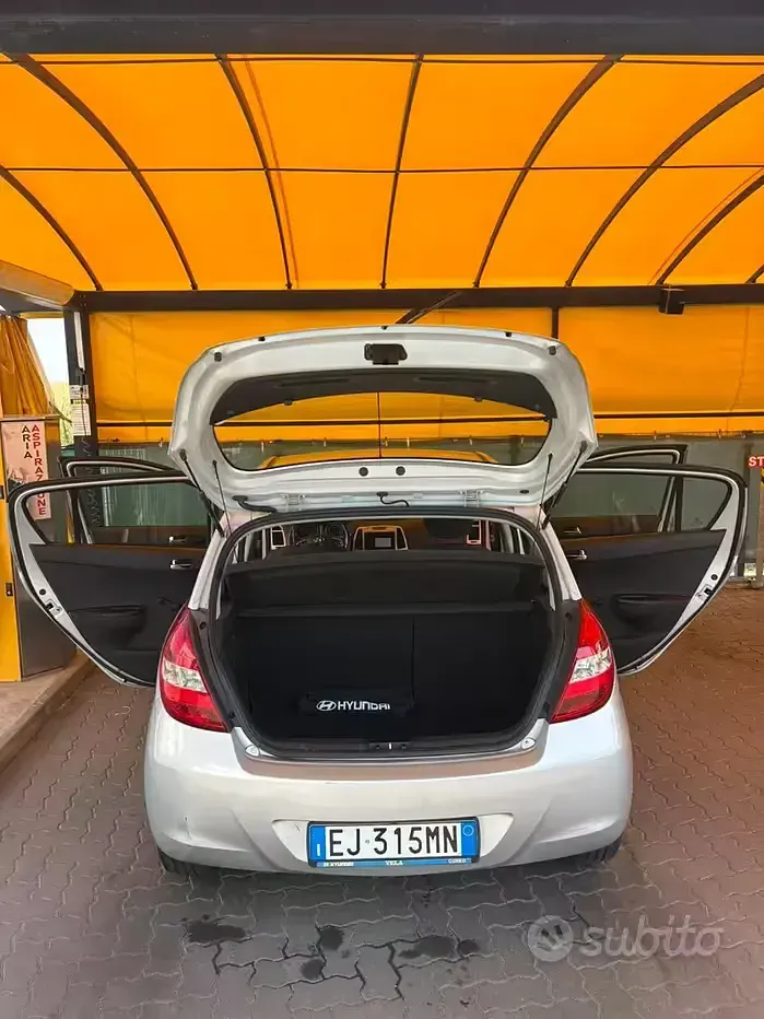Usata Hyundai i20 78 CV (57 kW) 2011 Grigio Utilitaria