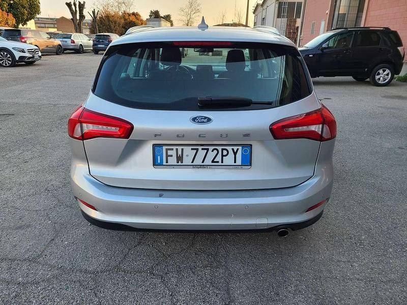 Usado Ford Focus 120 HP (88 kW) 2019 Prateado Carrinha
