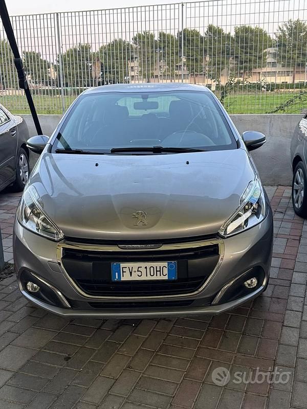 Usata Peugeot 208 Active 99 CV (72 kW) 2019 Grigio Utilitaria