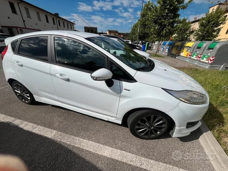 Bianco Usata 2017 Ford Fiesta ST-Line Utilitaria | 12.000 € - Immagine 1/4