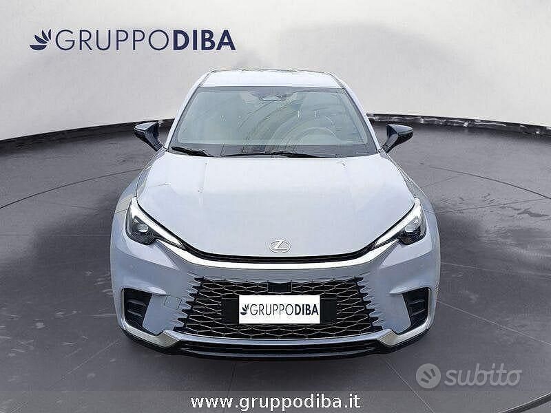 Usata Lexus LBX 136 CV (100 kW) 2025 Grigio SUV