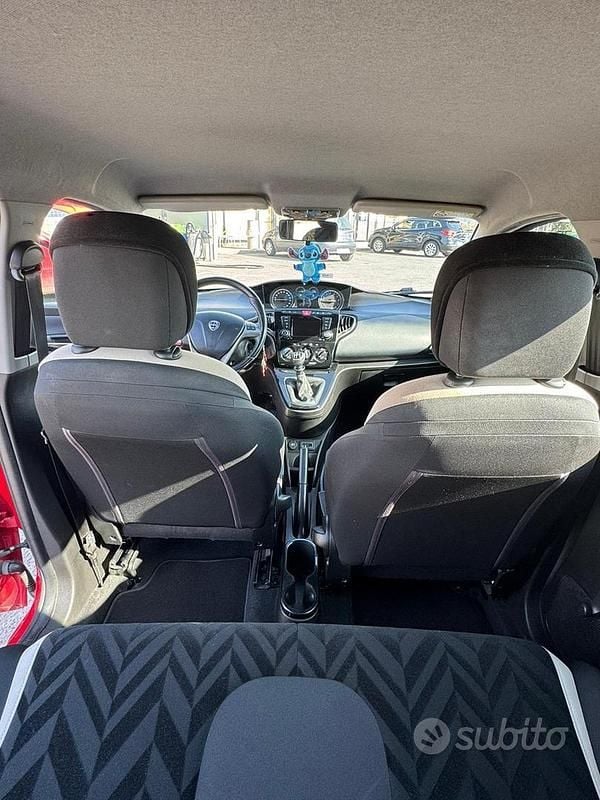 Usata Lancia Ypsilon Gold 69 CV (50 kW) 2015 Rosso Utilitaria