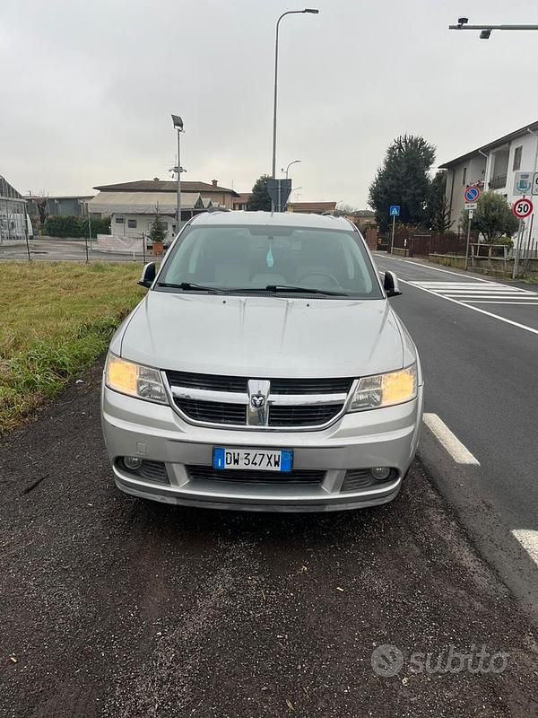 Grigio Usata 2009 Dodge Journey SUV | 3000 € (Ottimo prezzo) - Immagine 1/4