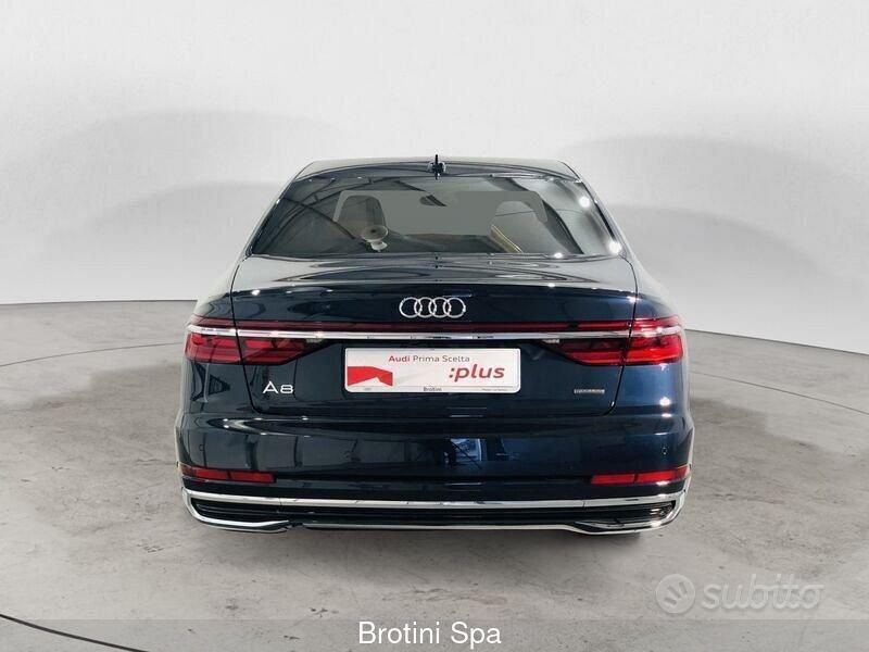 Usata Audi A8L S-Line 286 CV (210 kW) 2024 Blu Berlina