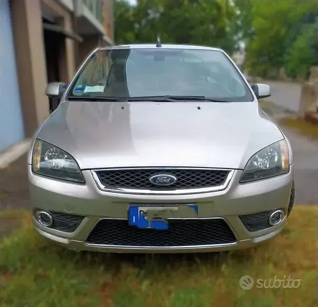 Usata Ford Focus Cabriolet Titanium 136 CV (100 kW) 2007 Grigio Cabrio