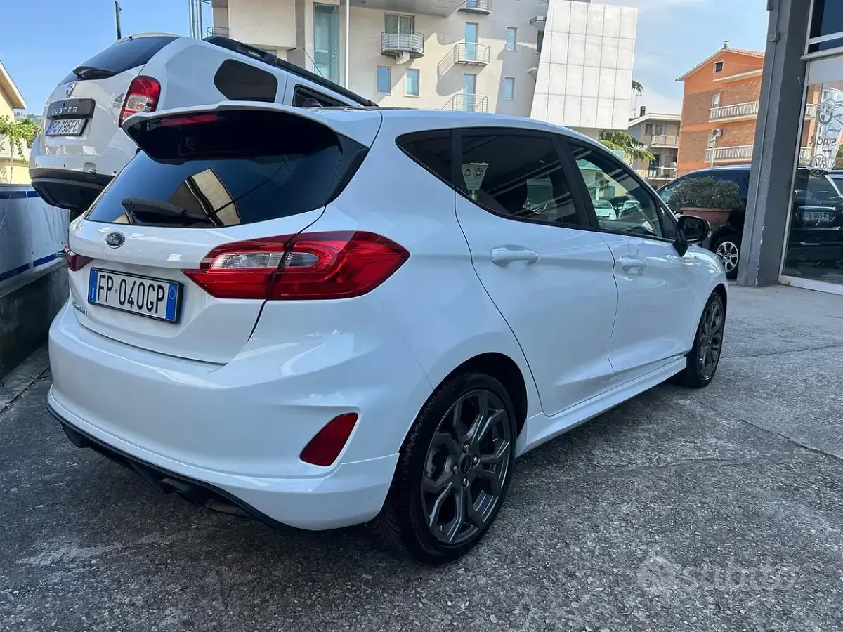Usata Ford Fiesta ST-Line 86 CV (63 kW) 2018 Bianco Utilitaria
