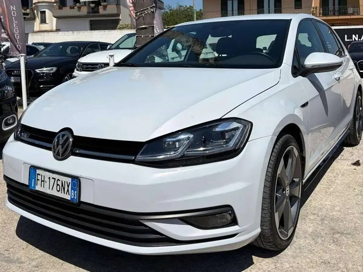 Usata VW Golf VII Highline 116 CV (85 kW) 2017 Grigio Berlina