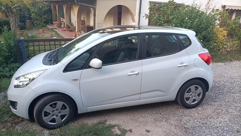 Usata Kia Venga 90 CV (66 kW) 2013 Bianco Utilitaria