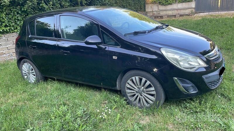 Nero Usata 2012 Opel Corsa Due volumi | 5000 € (Ottimo prezzo) - Immagine 1/4