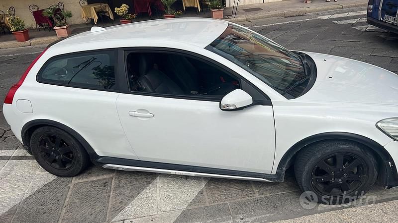 Bianco Usata 2010 Volvo C30 Due volumi | 1500 € (Super prezzo) - Immagine 1/4