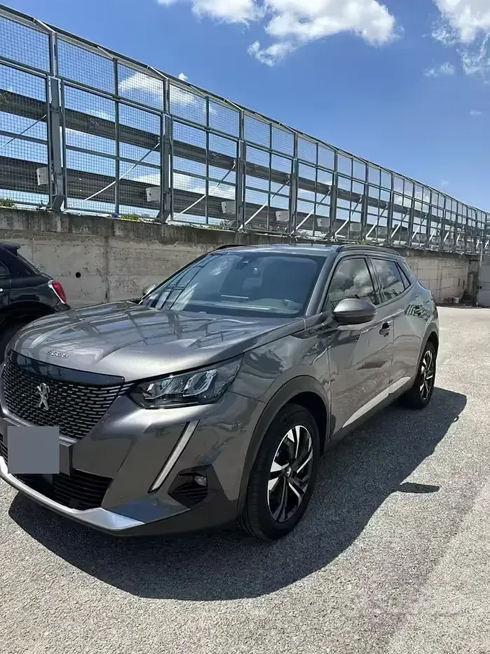 Begagnad Peugeot 2008 131 HK (96 kW) 2022 Grå SUV