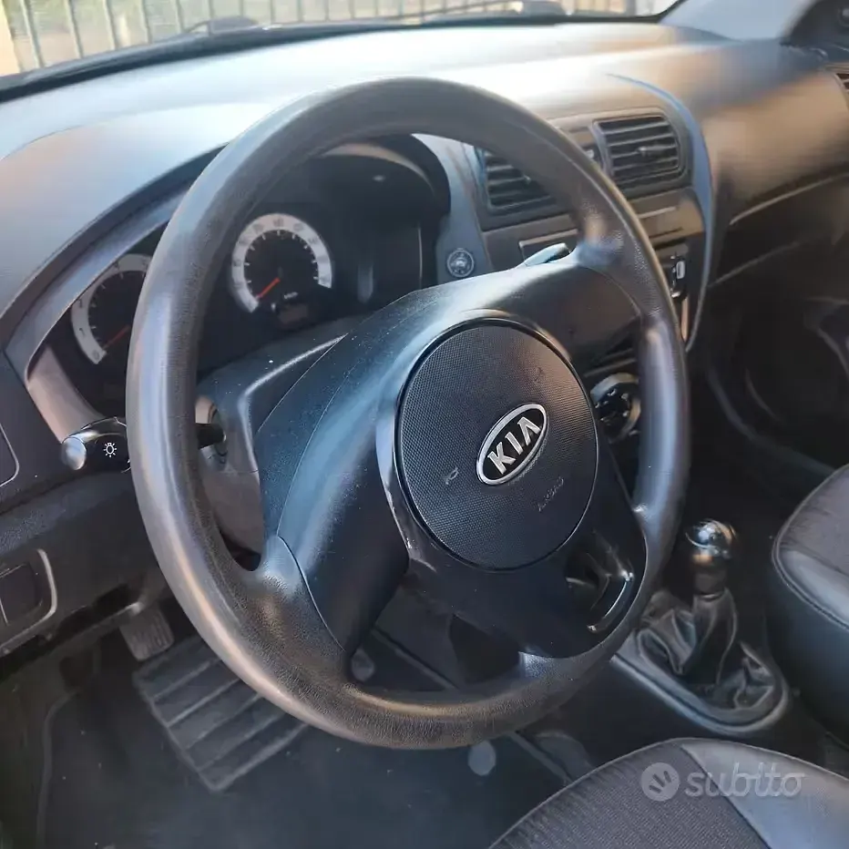 Usata Kia Picanto 62 CV (45 kW) 2011 Grigio Utilitaria
