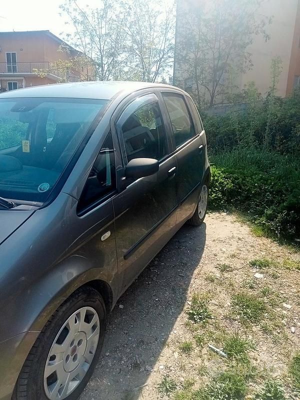 Usata Fiat Idea 70 CV (51 kW) 2008 Grigio Monovolume