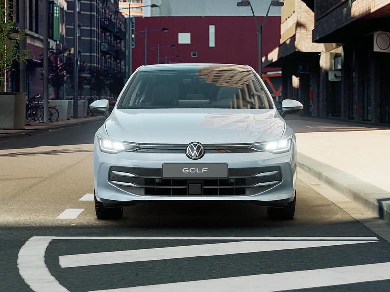 Nuova VW Golf VIII Edition 150 CV (110 kW) 2026 Crystal ice blue metallizzato Berlina