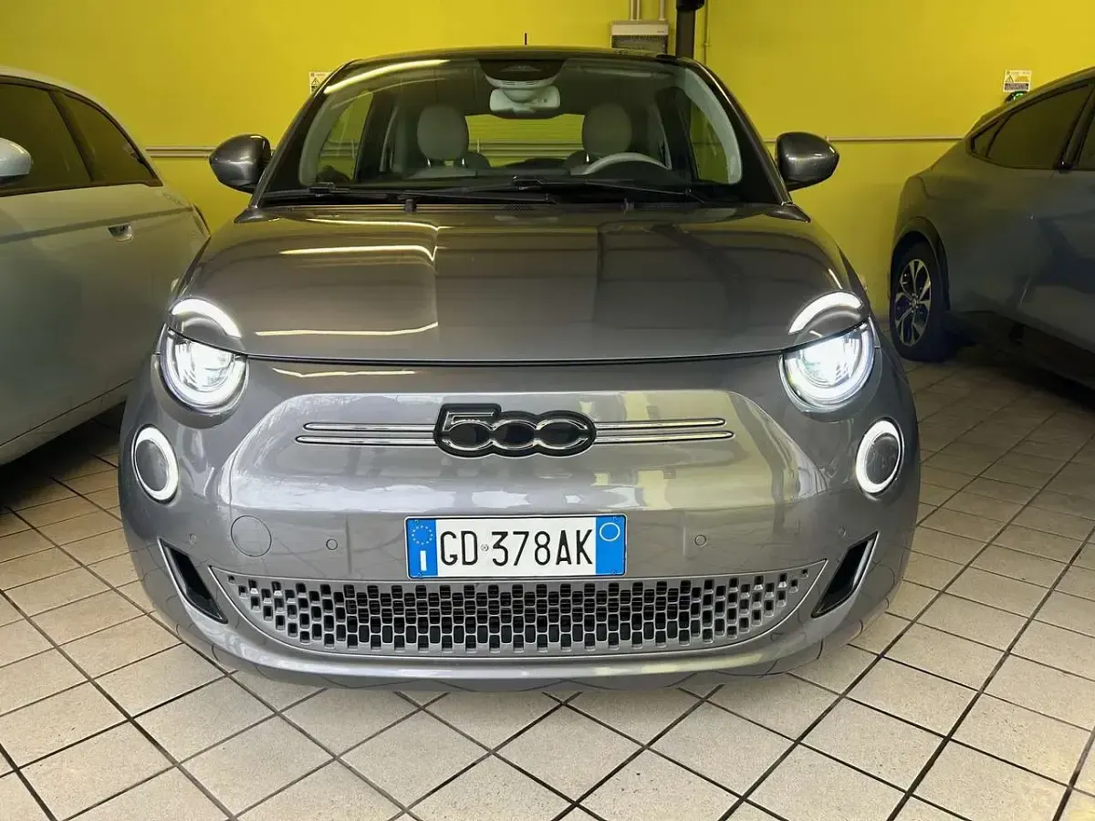 Używany Fiat 500e La Prima 86 kW (118 KM) 2020 Szary Hatchback