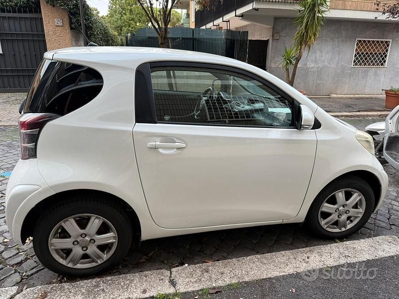 Usata Toyota iQ 68 CV (50 kW) 2009 Bianco Utilitaria