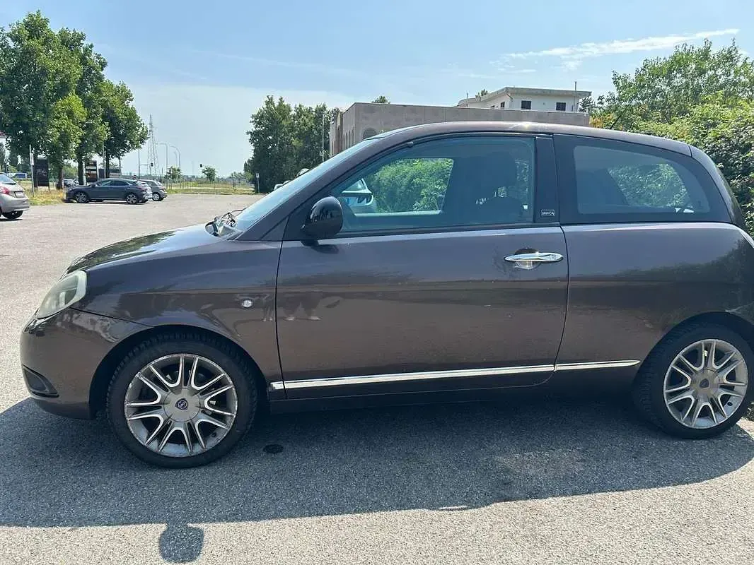 Usata Lancia Ypsilon 69 CV (50 kW) 2011 Utilitaria