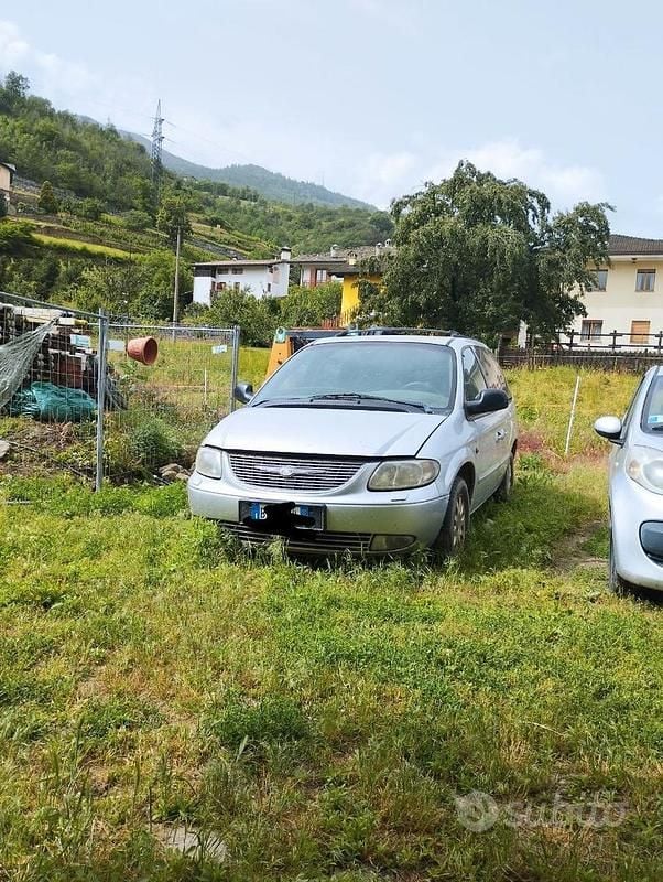 Usata 2001 Chrysler Voyager Monovolume | 500 € (Super prezzo) - Immagine 1/4