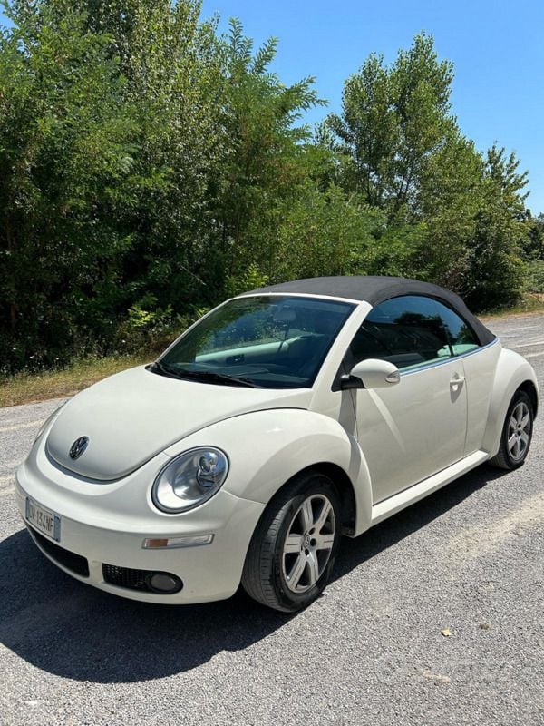 Usata VW Beetle 105 CV (77 kW) 2009 Bianco Cabrio