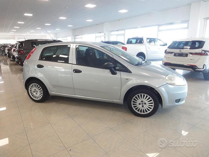 Usata Fiat Grande Punto 65 CV (47 kW) 2006 Argento Utilitaria
