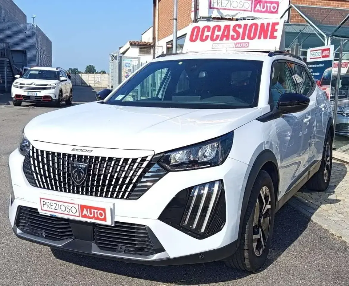 Usata Peugeot 2008 Allure 101 CV (74 kW) 2024 Bianco SUV