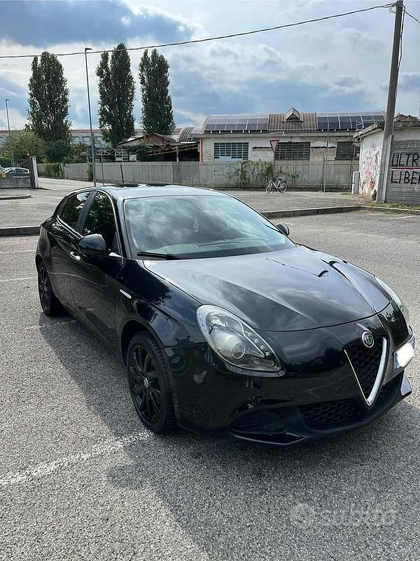 Nero Usata 2017 Alfa Romeo Giulietta Tre volumi | 10.000 € (Buon prezzo) - Immagine 1/4