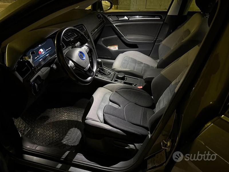 Usata VW Golf VII Executive 116 CV (85 kW) 2018 Grigio Station wagon